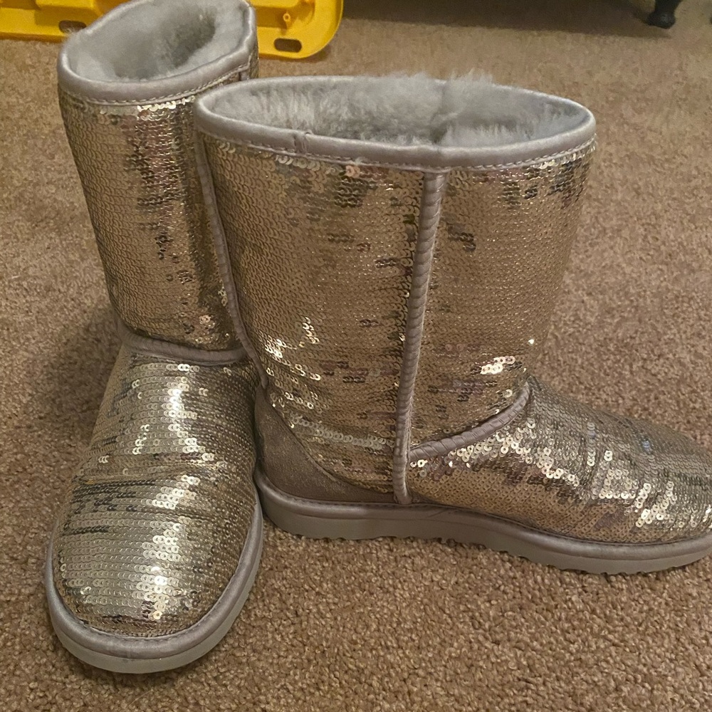 Silver sequin uggs worn a handful of times